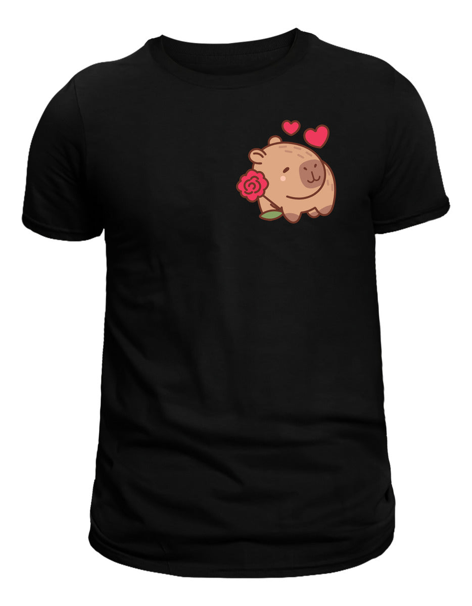 Playera Negra Hombre – Capibara con Rosa y Corazones | Minimalismo Urbano