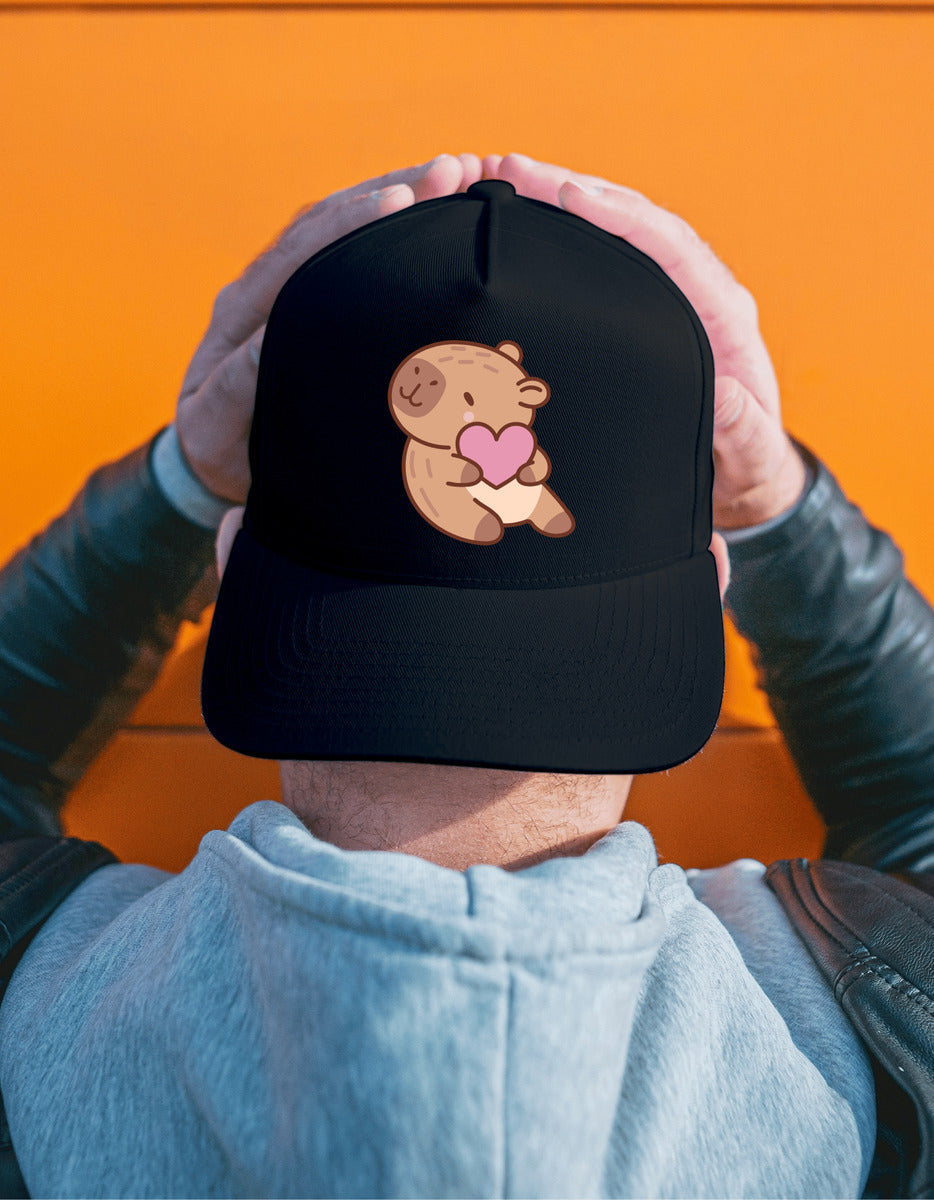 Gorra Negra Tipo Baseball – Capibara con Corazón | Accesorios Unisex