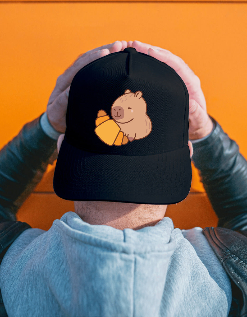 Gorra Negra Tipo Baseball – Capibara con Cuernito | Accesorios Unisex